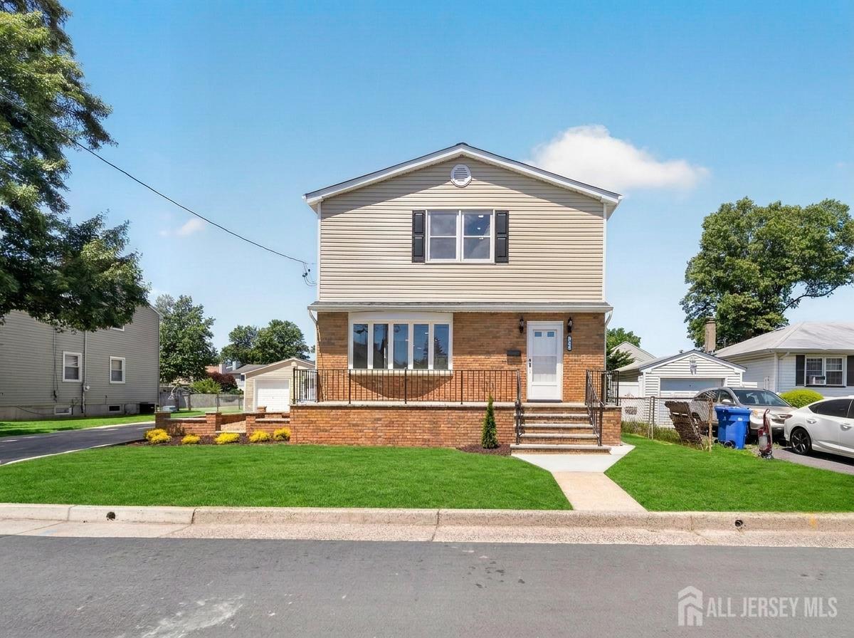 103 Minna Avenue