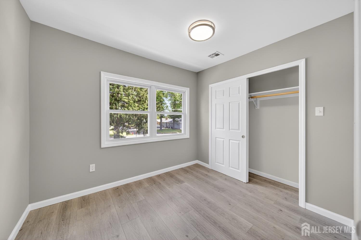 103 Minna Avenue