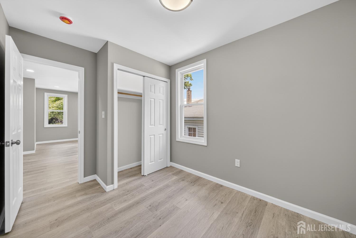 103 Minna Avenue