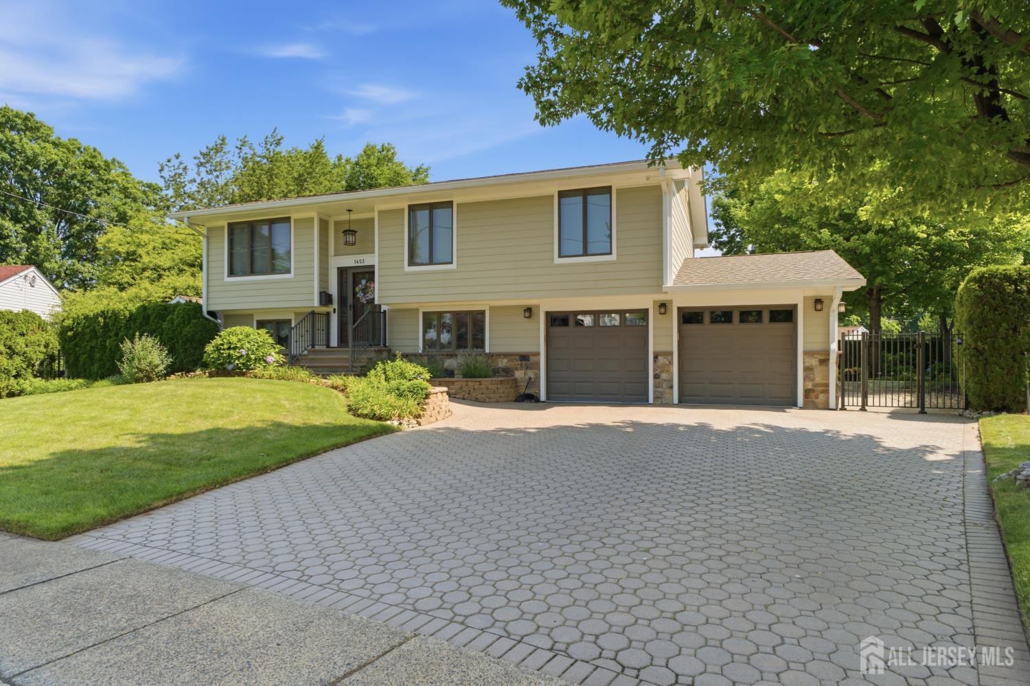 1453 Tooz Place