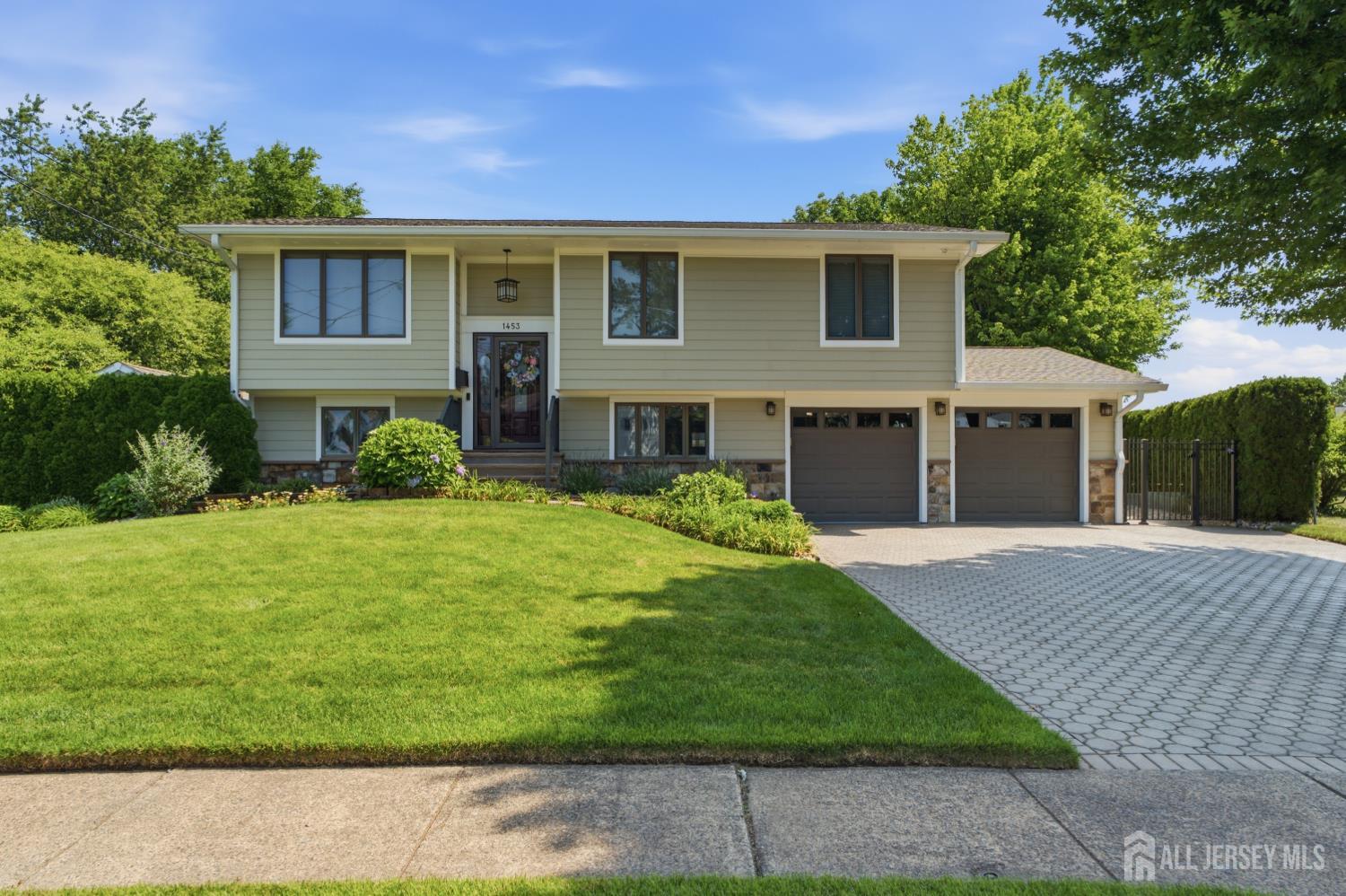 1453 Tooz Place