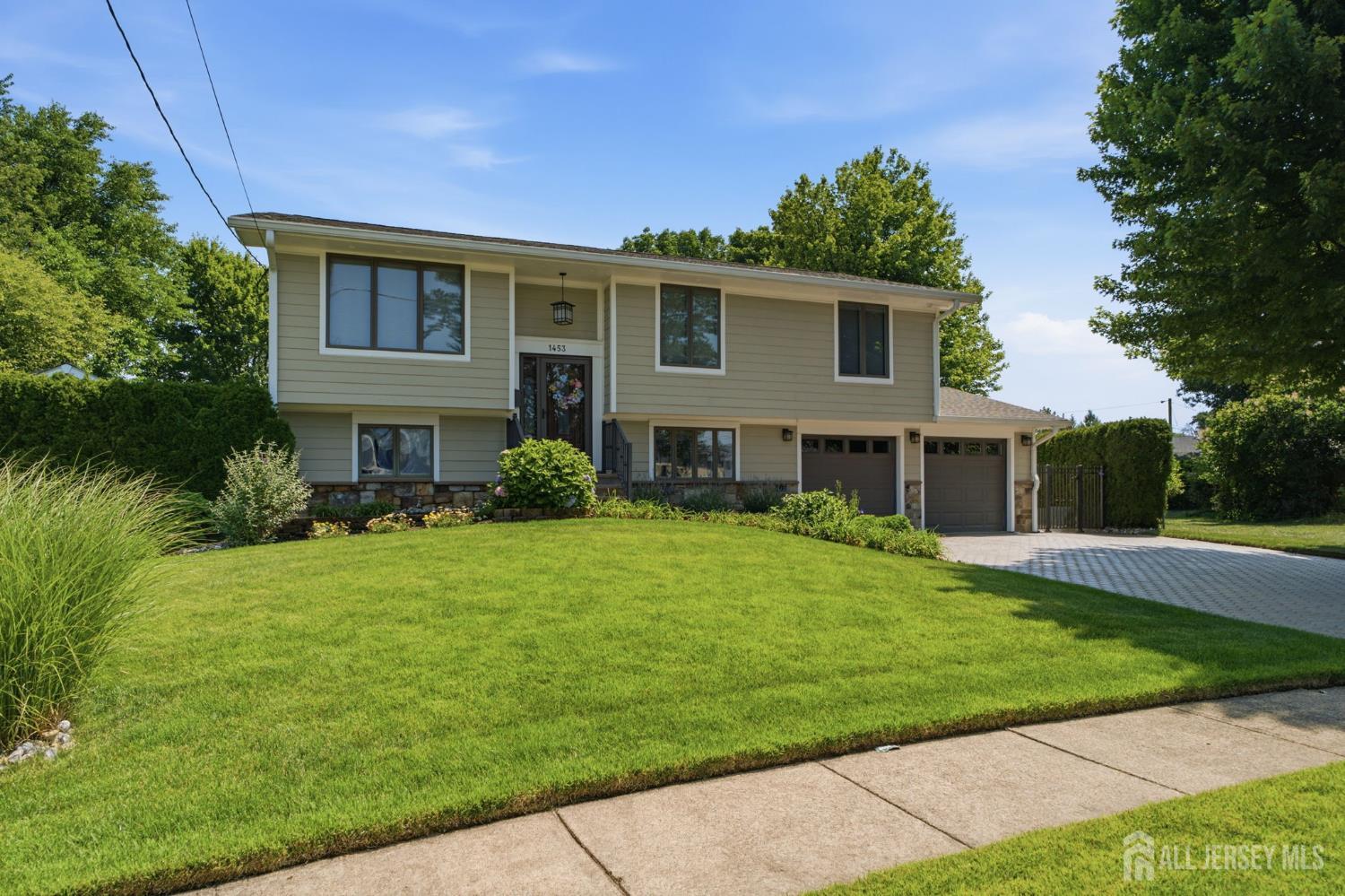 1453 Tooz Place
