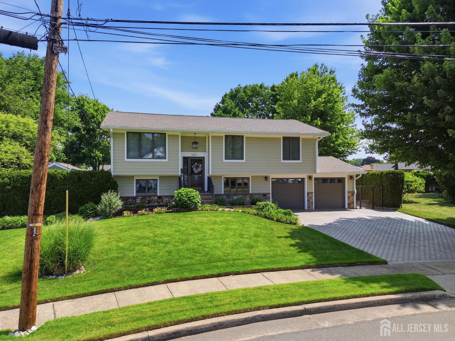 1453 Tooz Place