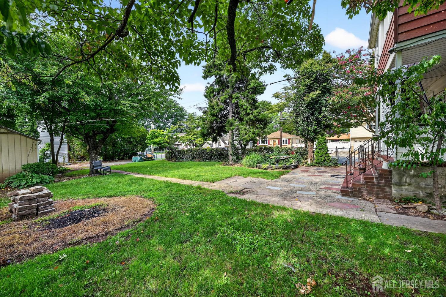 96 Woodbridge Avenue