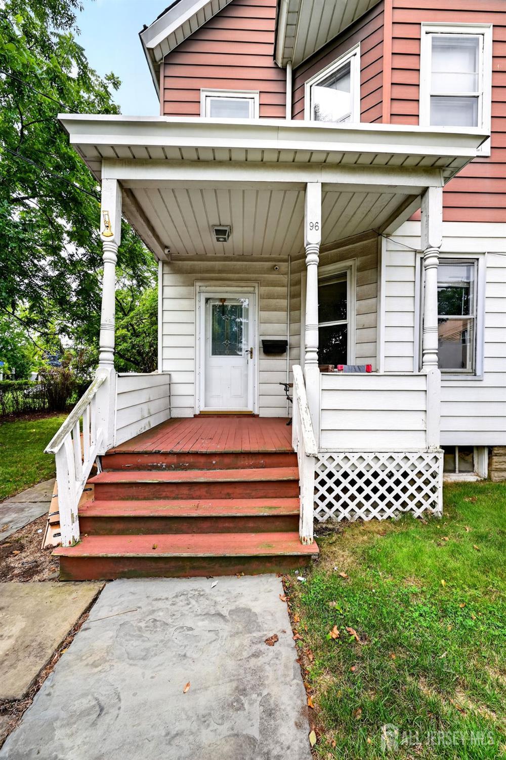 96 Woodbridge Avenue