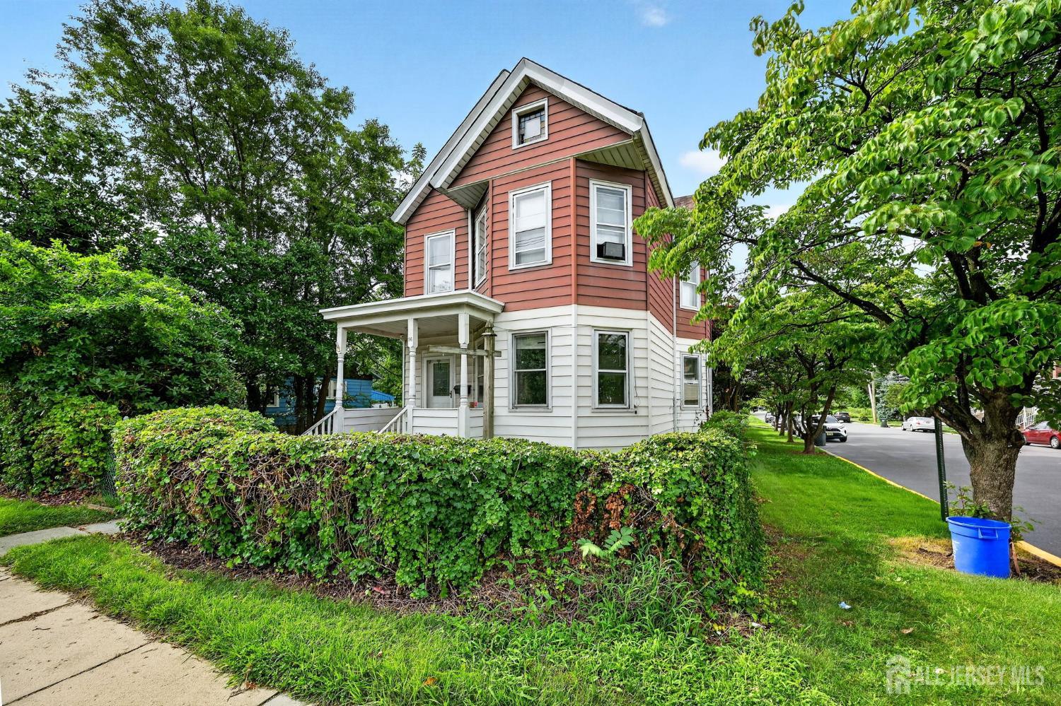 96 Woodbridge Avenue
