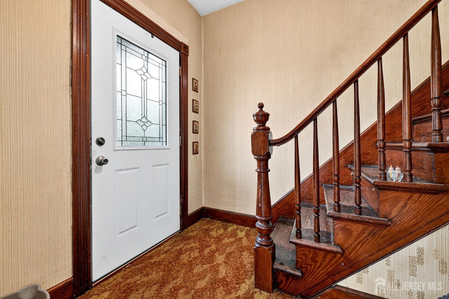 96 Woodbridge Avenue