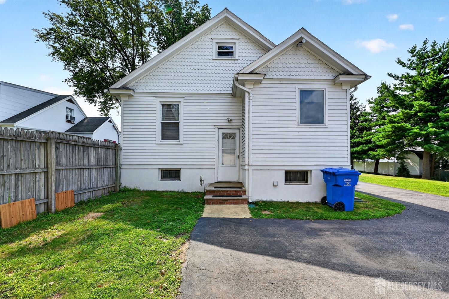 886 Main Street