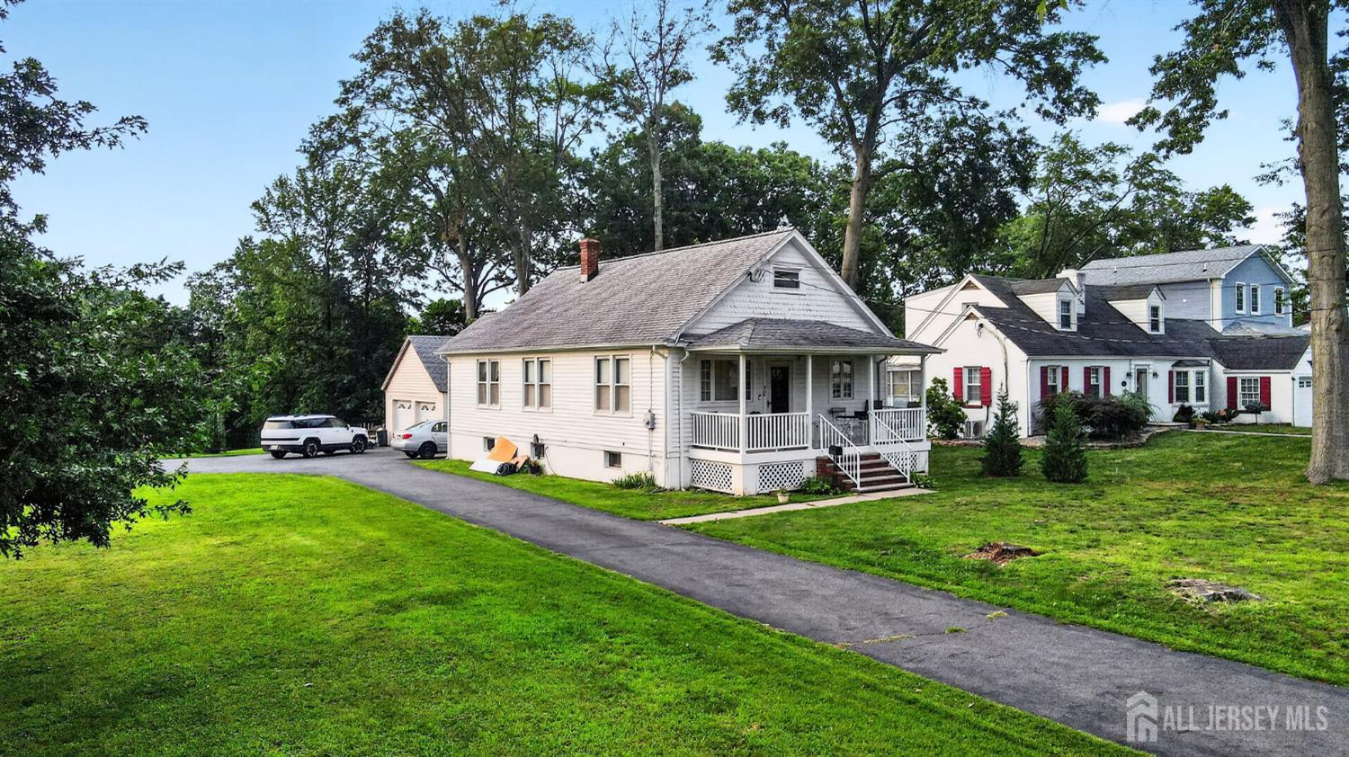 886 Main Street