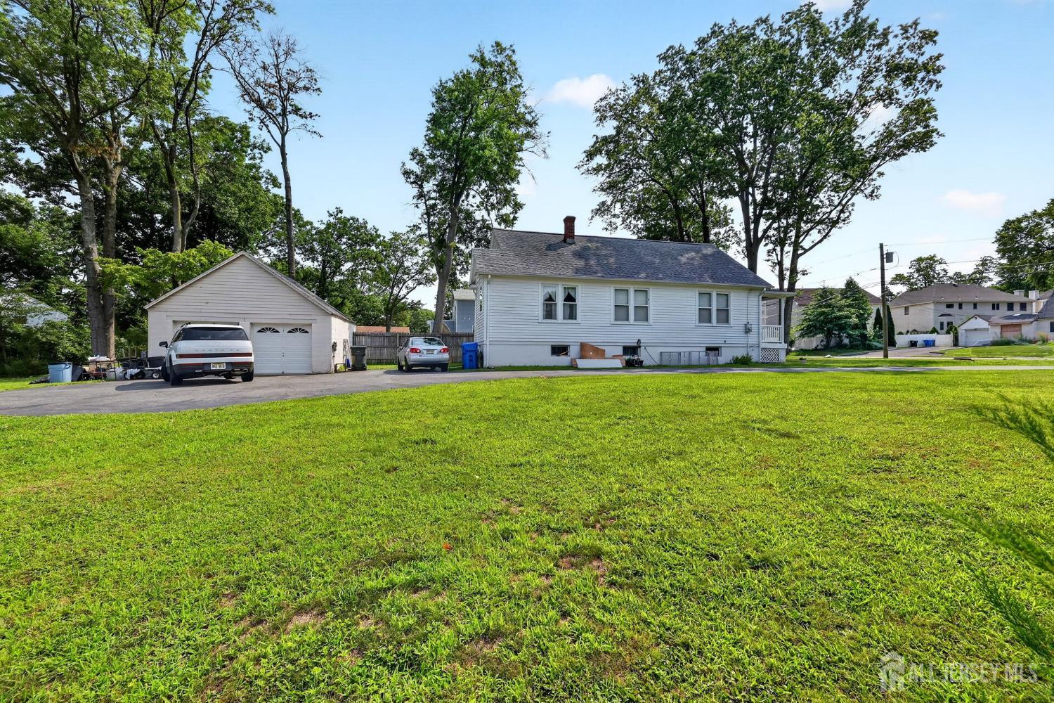 886 Main Street