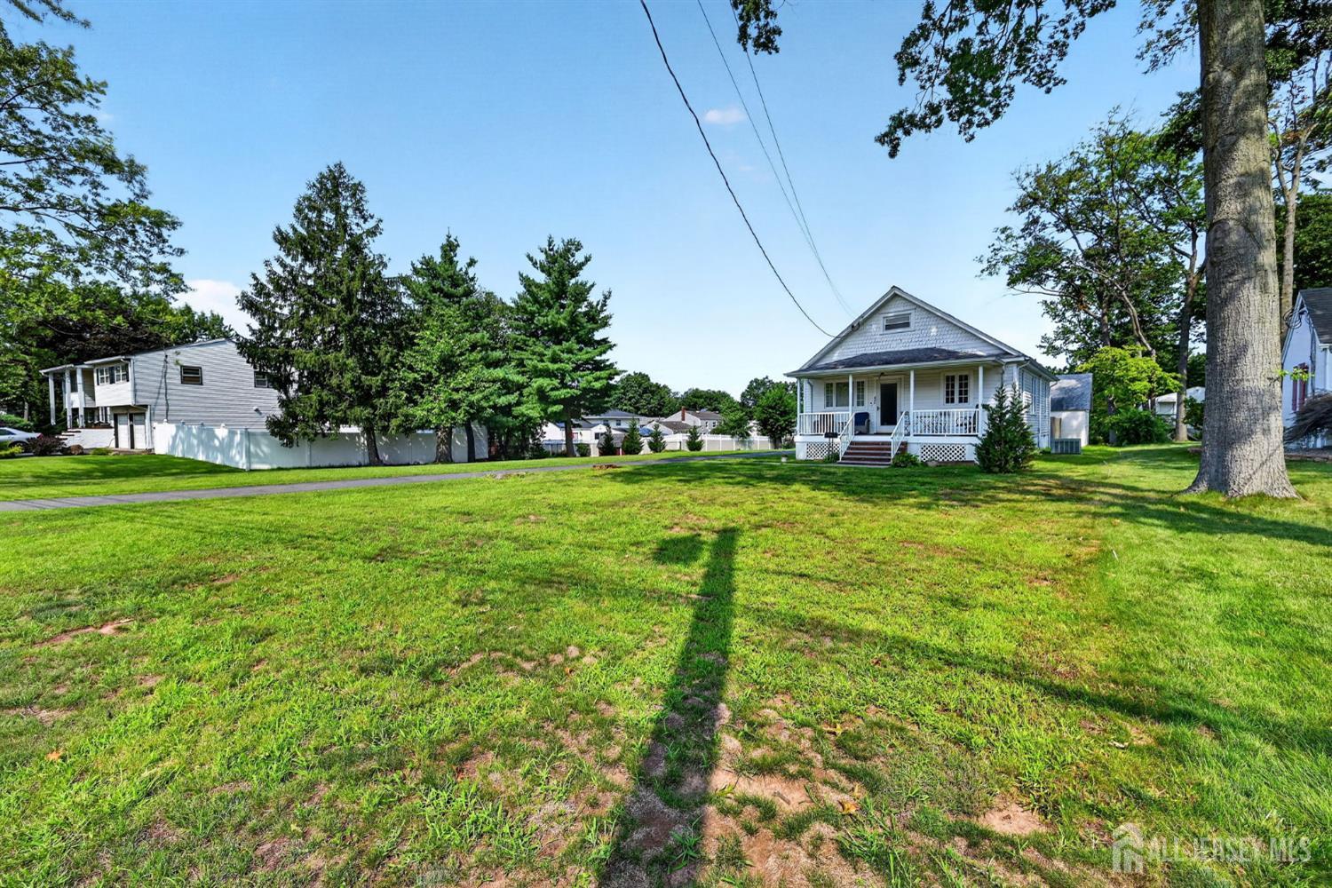 886 Main Street