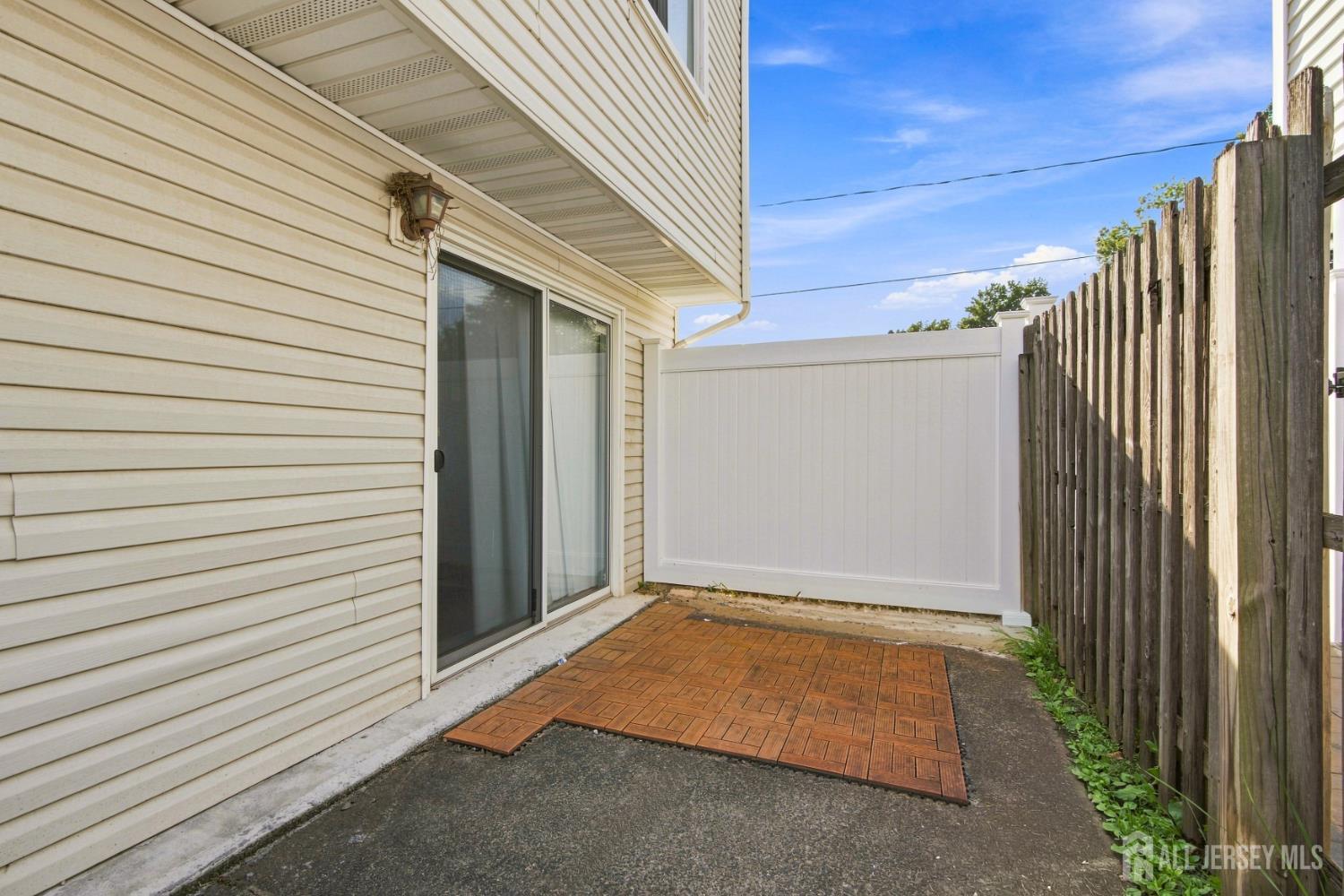 85 E Laurel Street