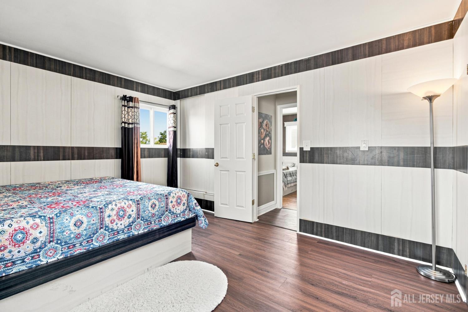 85 E Laurel Street