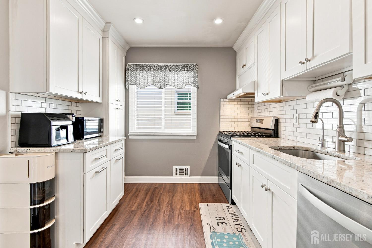 85 E Laurel Street