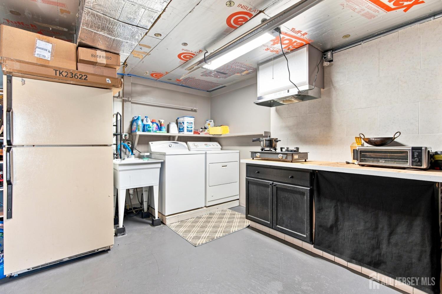 85 E Laurel Street