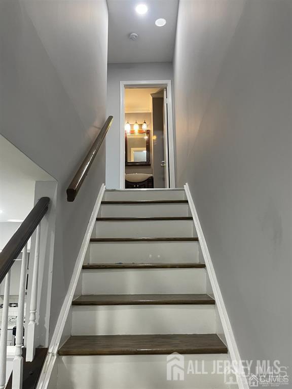 23 delavan Court