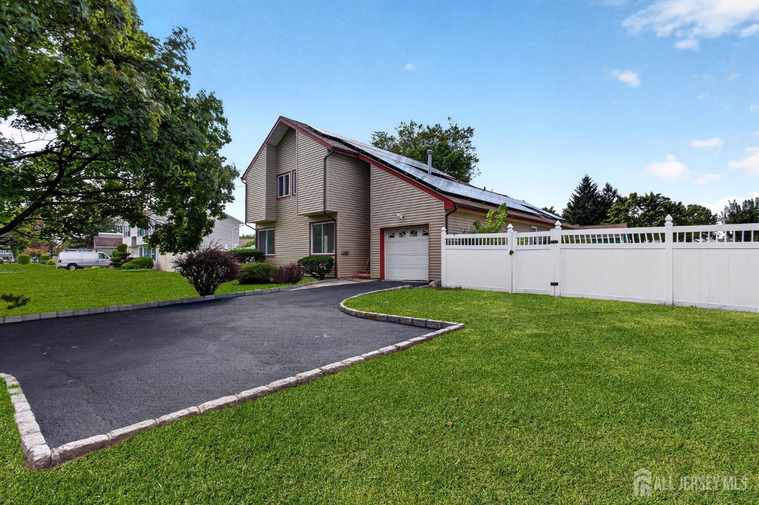 210 Oak Tree Avenue