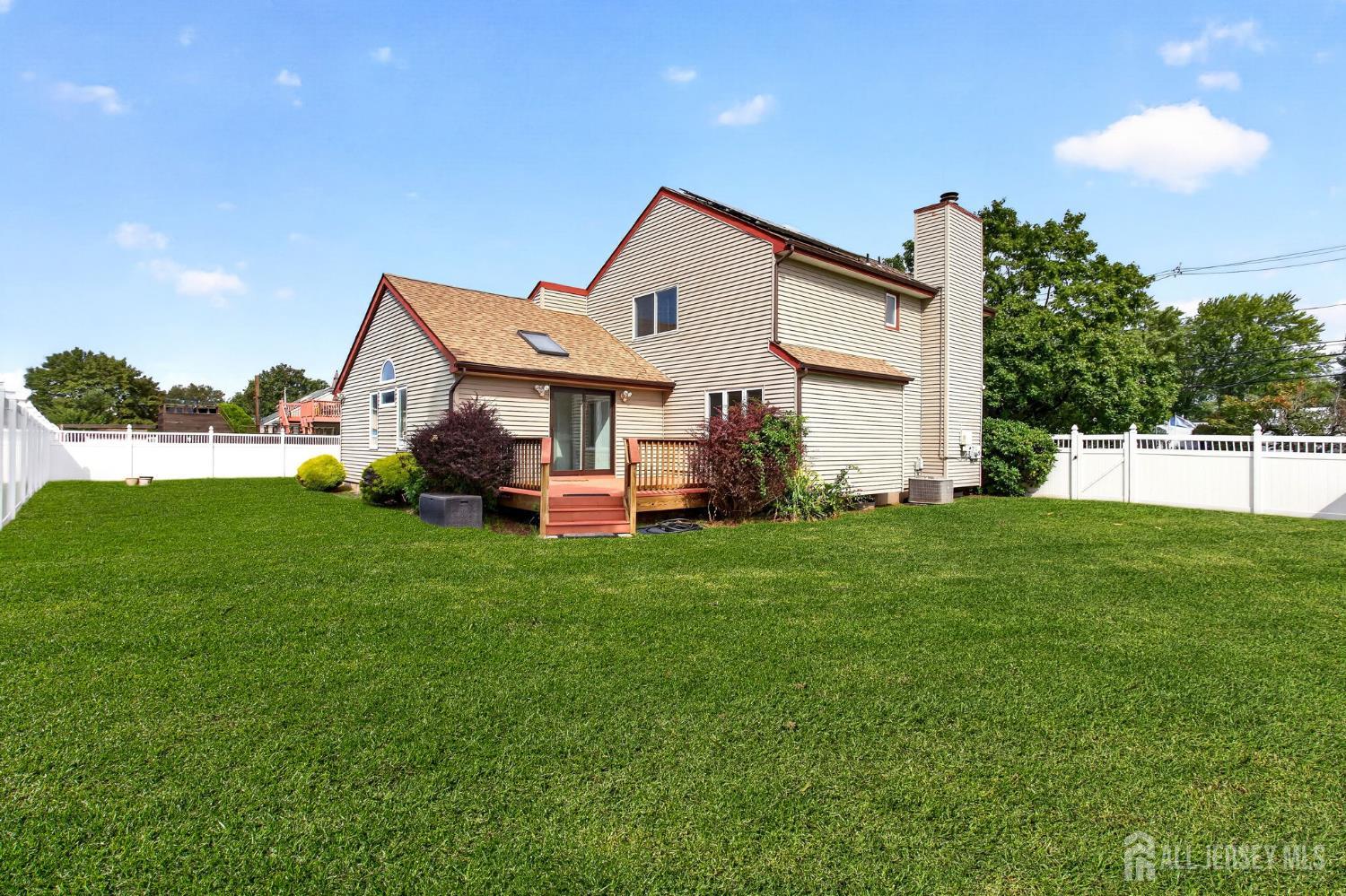 210 Oak Tree Avenue