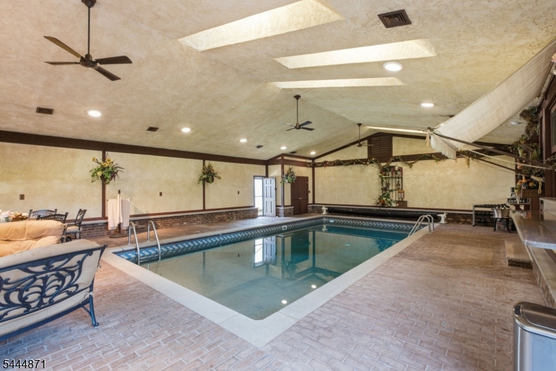 1453 Tooz Pl