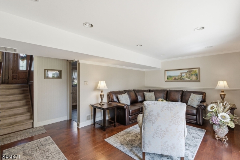 1453 Tooz Pl