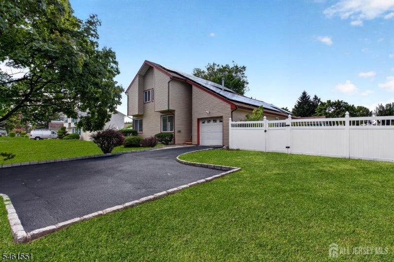 210 Oak Tree Ave