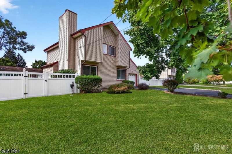 210 Oak Tree Ave