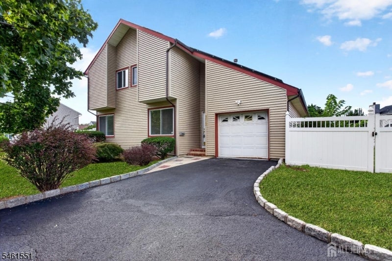210 Oak Tree Ave