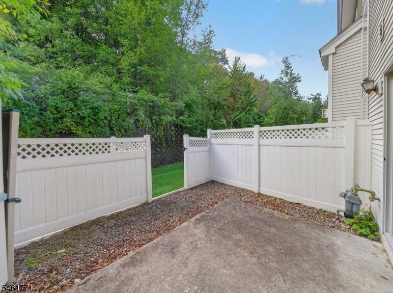 58 Windsong Cir
