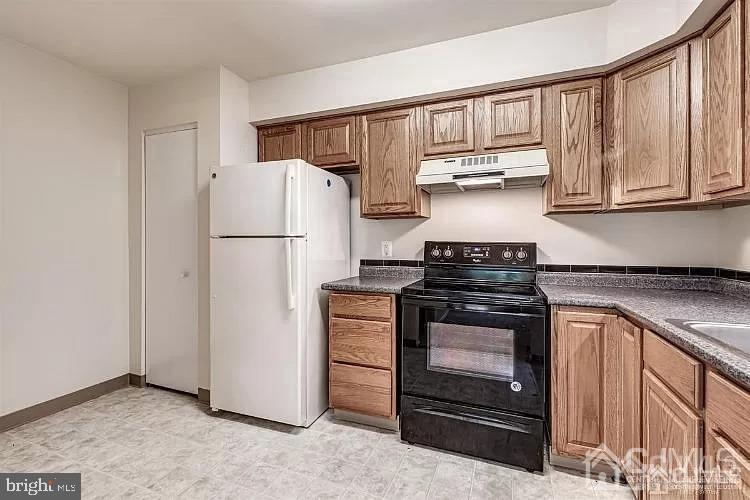 1307 SAYRE DRIVE