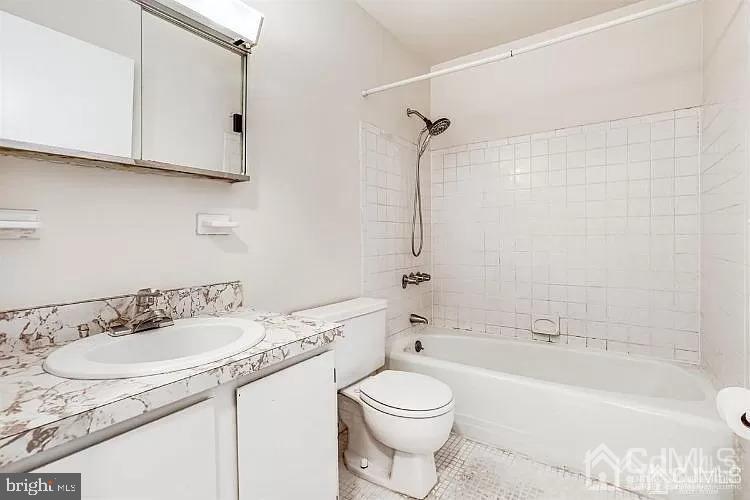 1307 SAYRE DRIVE