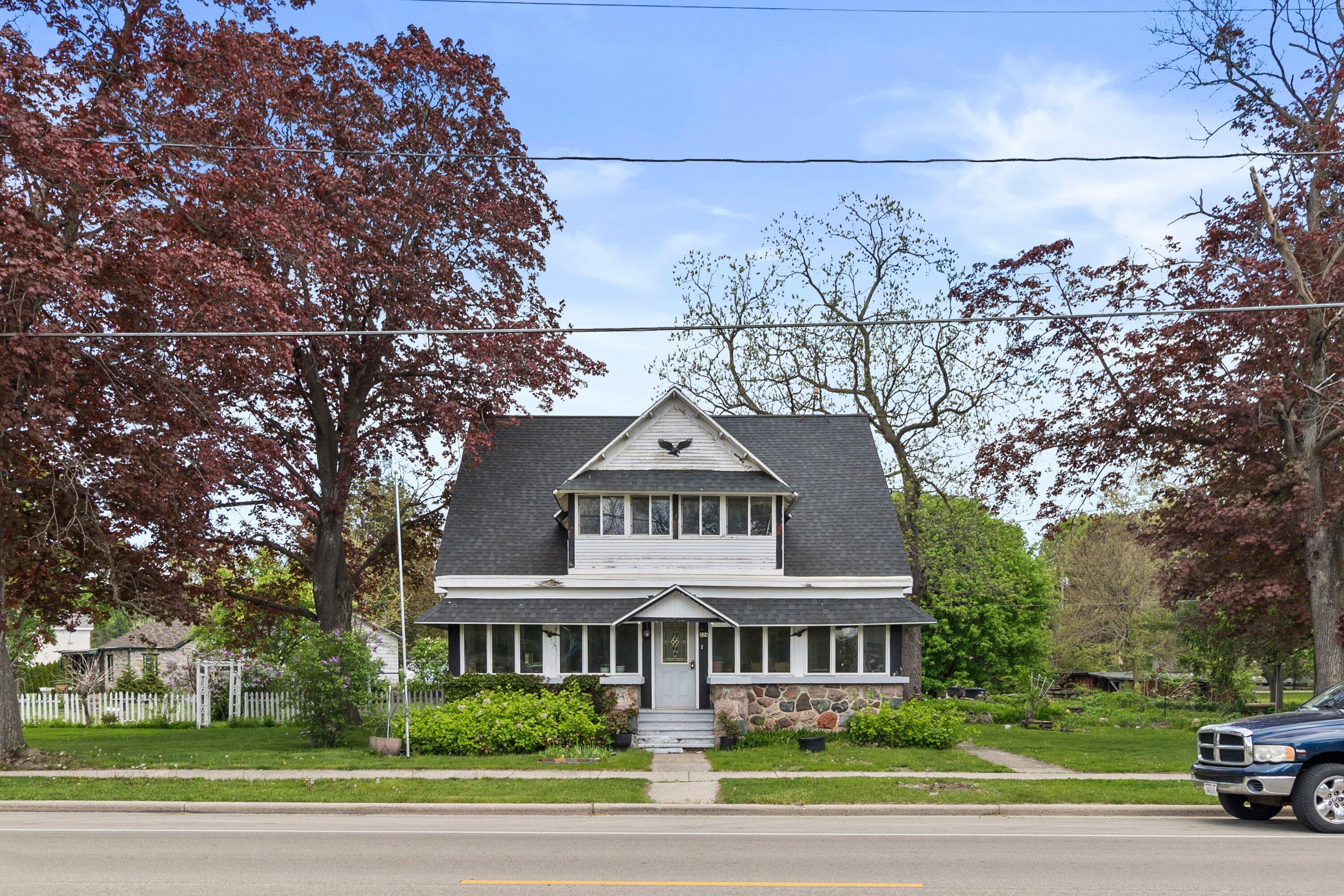 224 E Main St