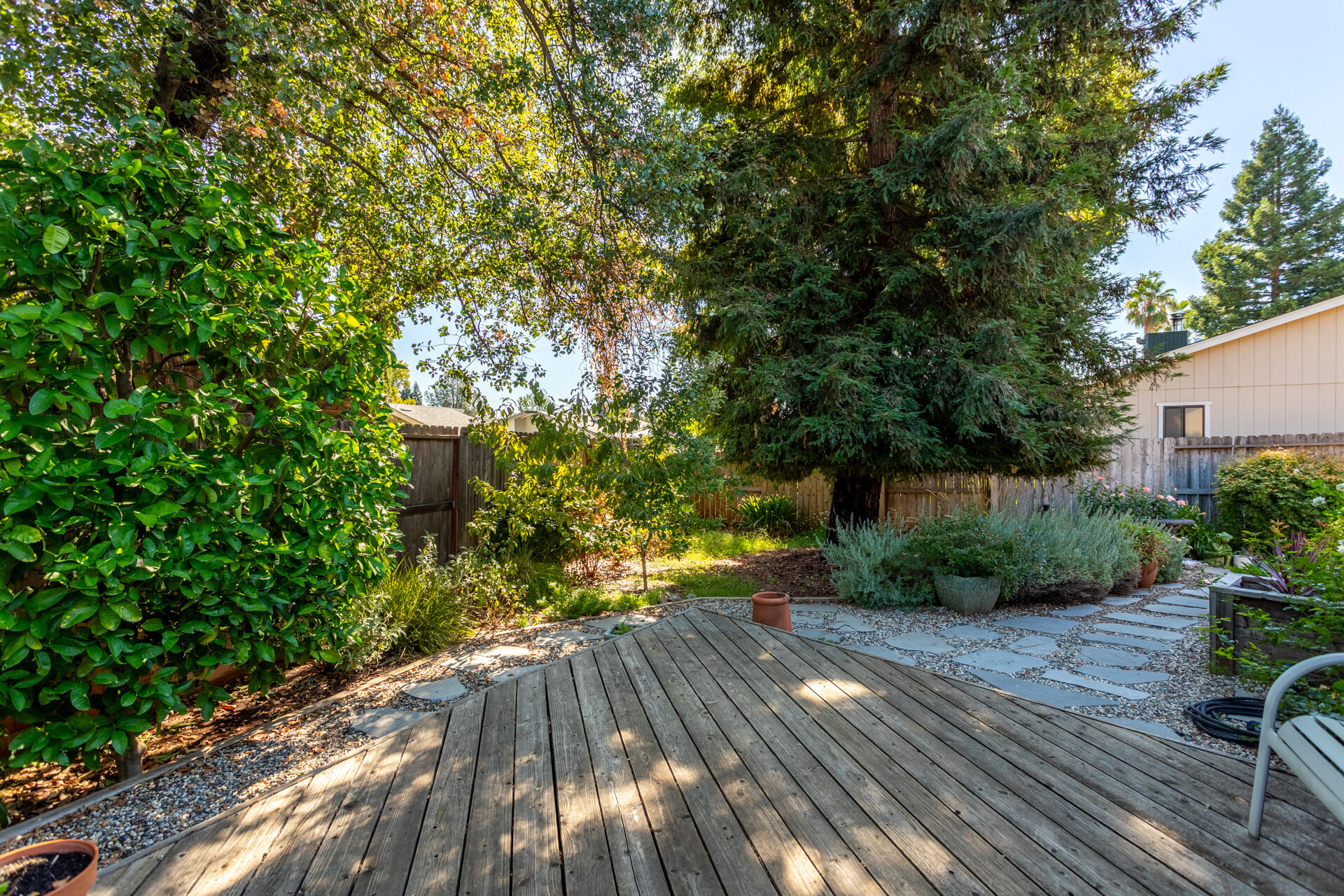 3553 Leonard Street