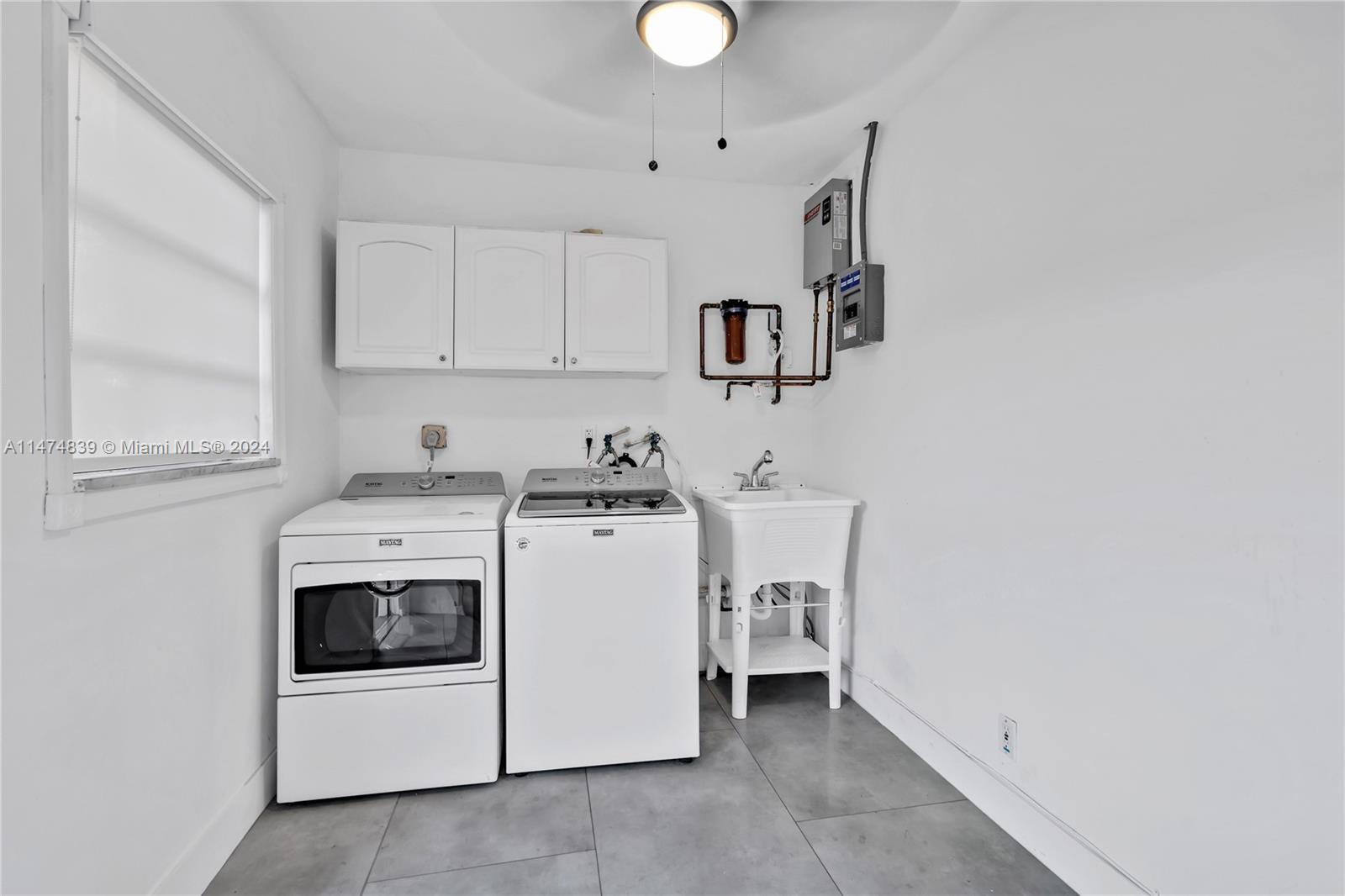 1121 SW 75th Ave