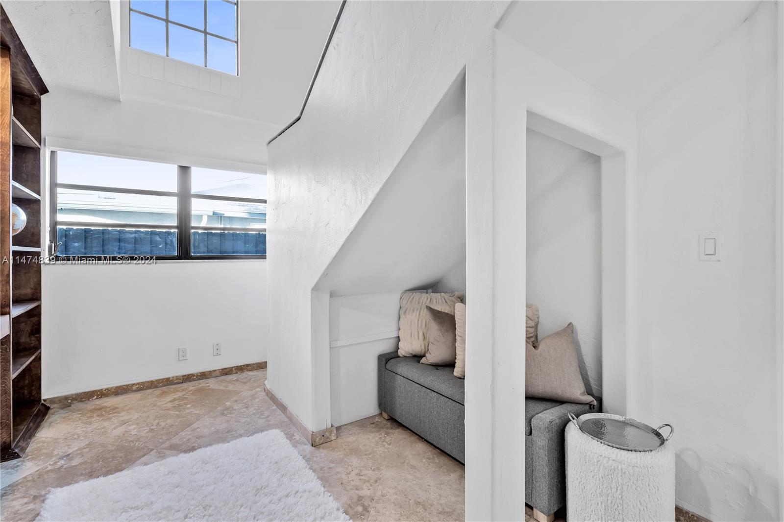 1121 SW 75th Ave