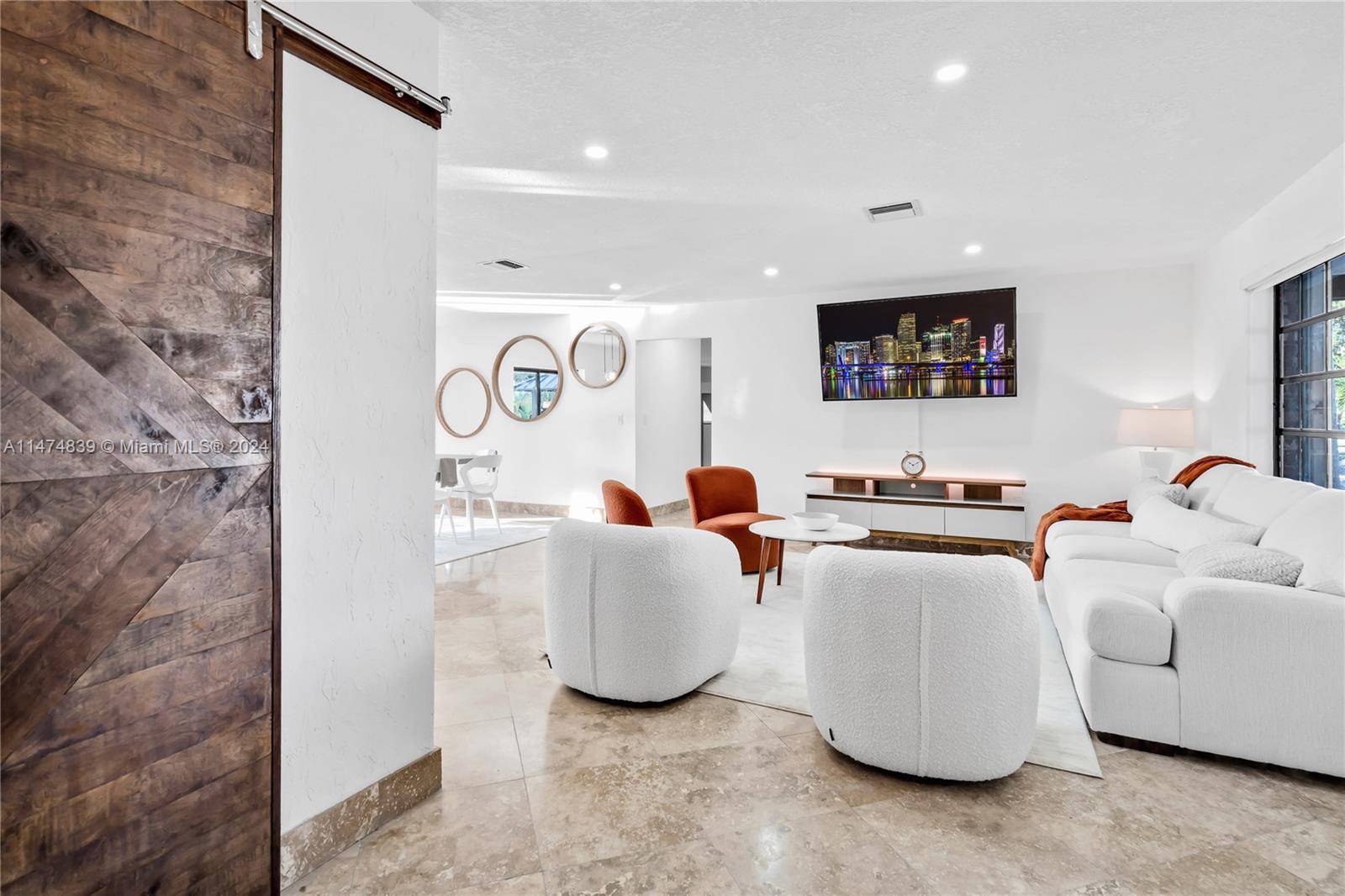 1121 SW 75th Ave