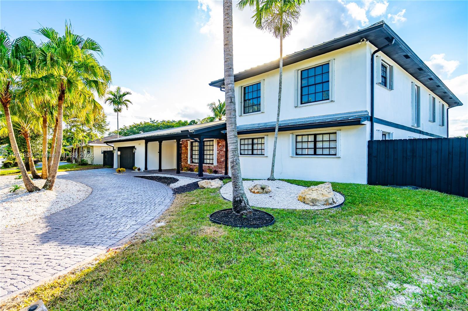1121 SW 75th Ave