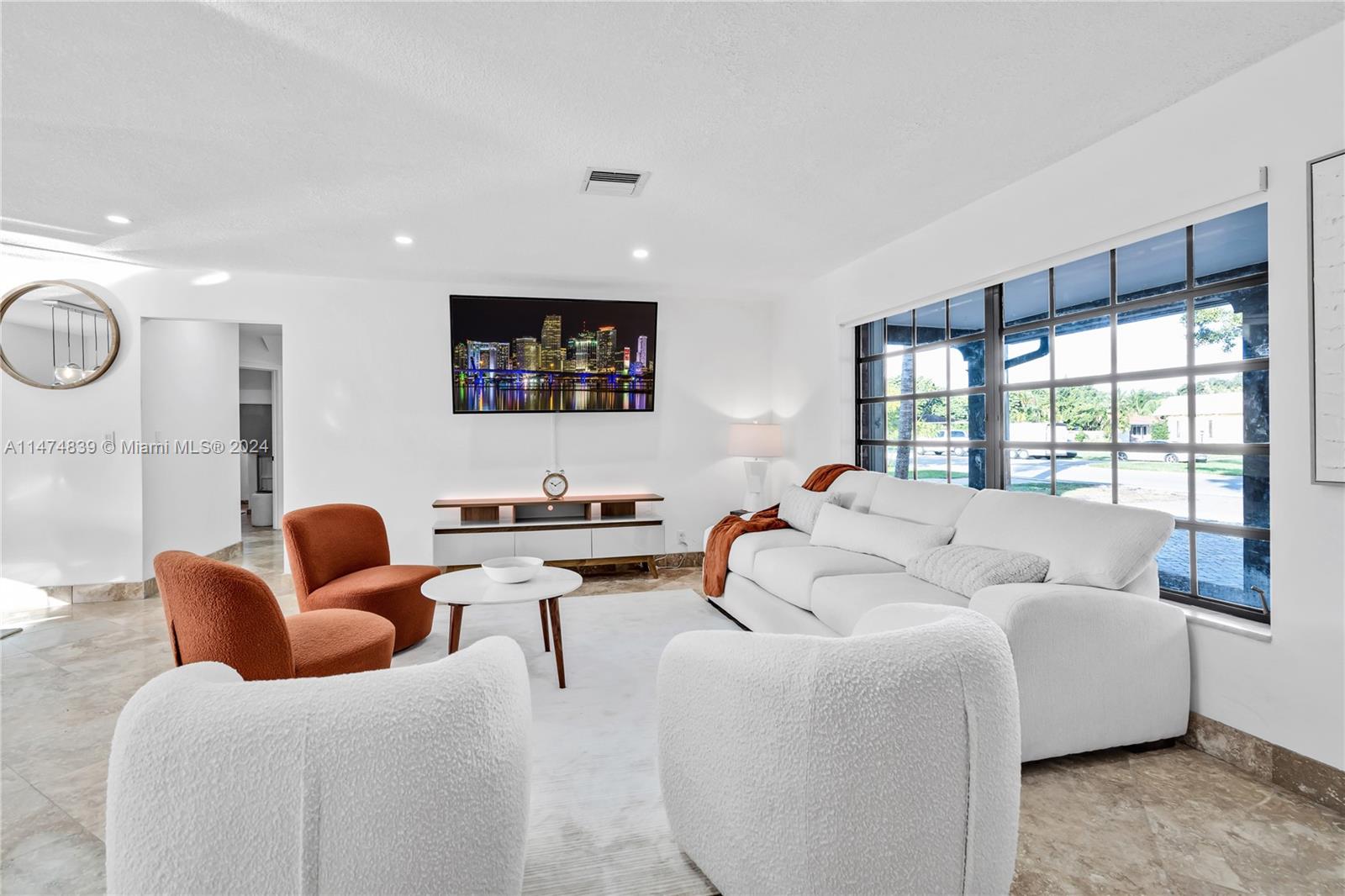1121 SW 75th Ave