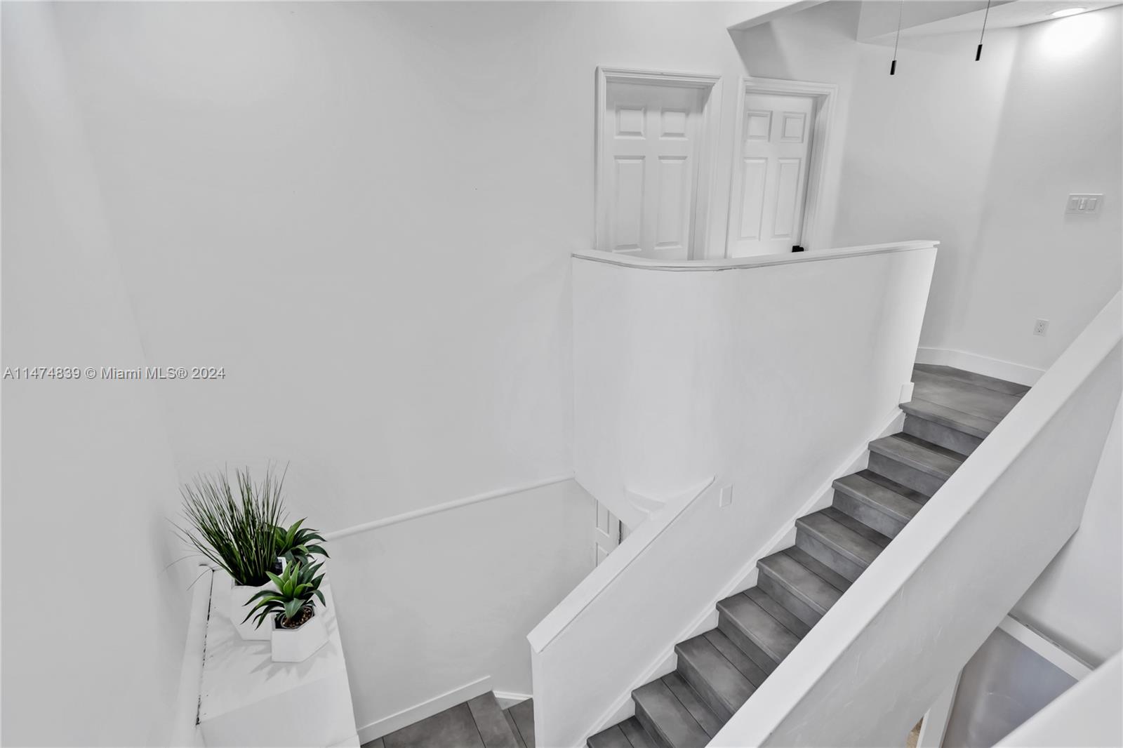 1121 SW 75th Ave