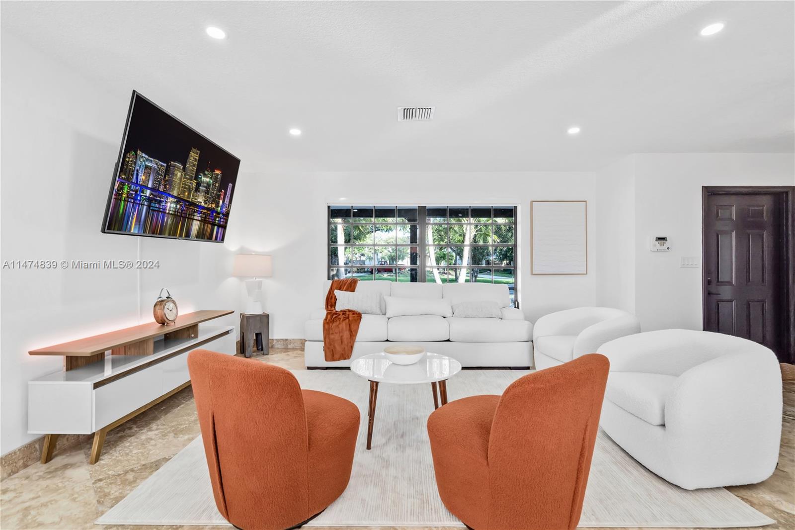 1121 SW 75th Ave