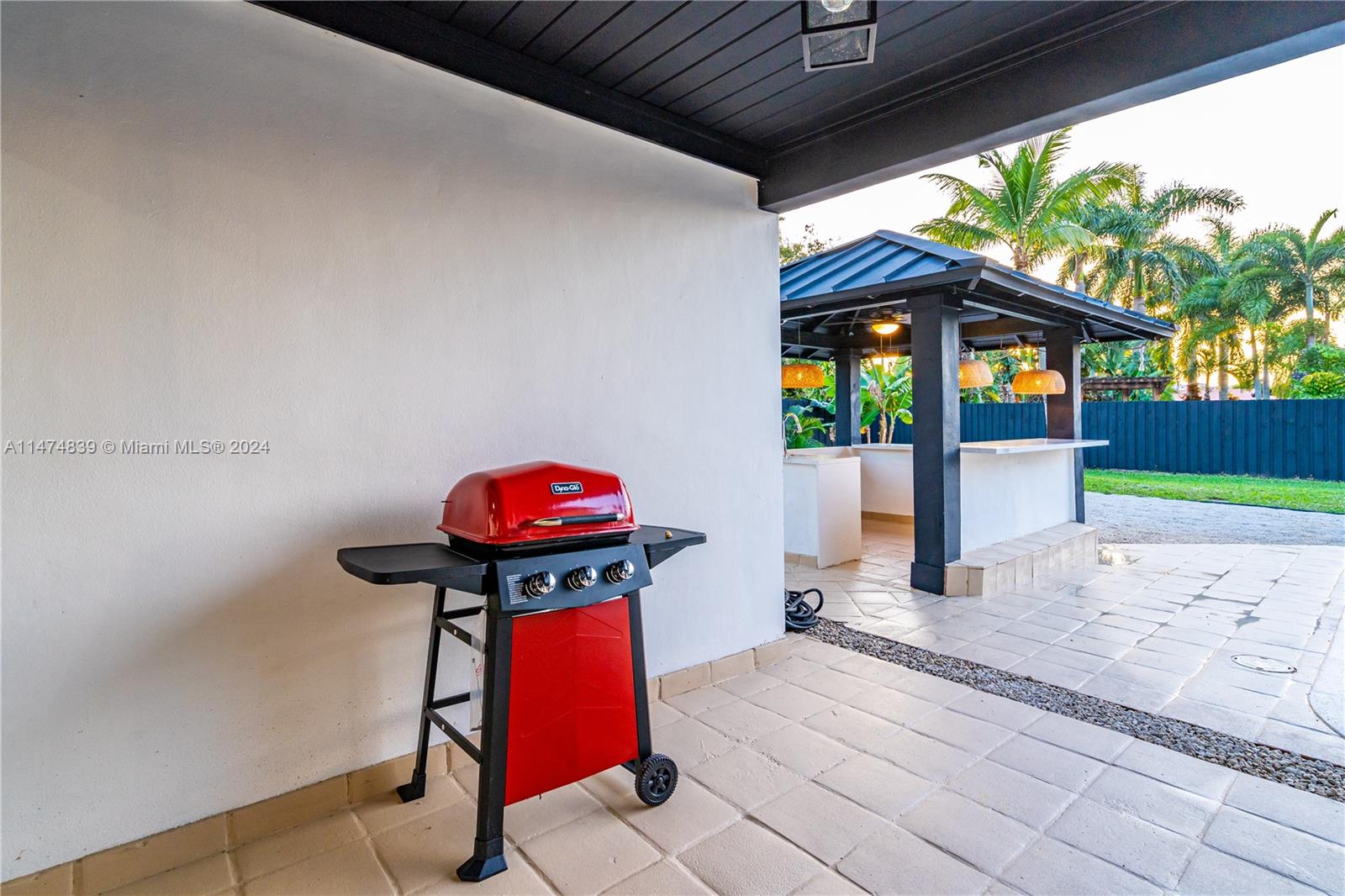 1121 SW 75th Ave