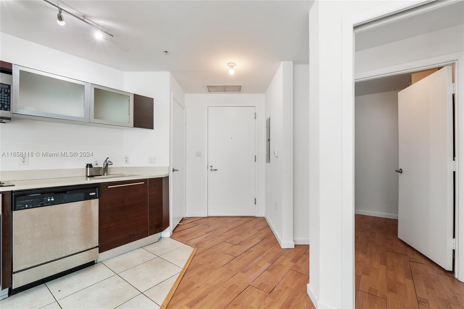 1900 N Bayshore Dr # 3505