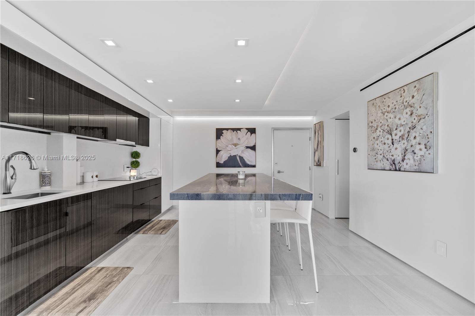 5555 Collins Ave # 5A