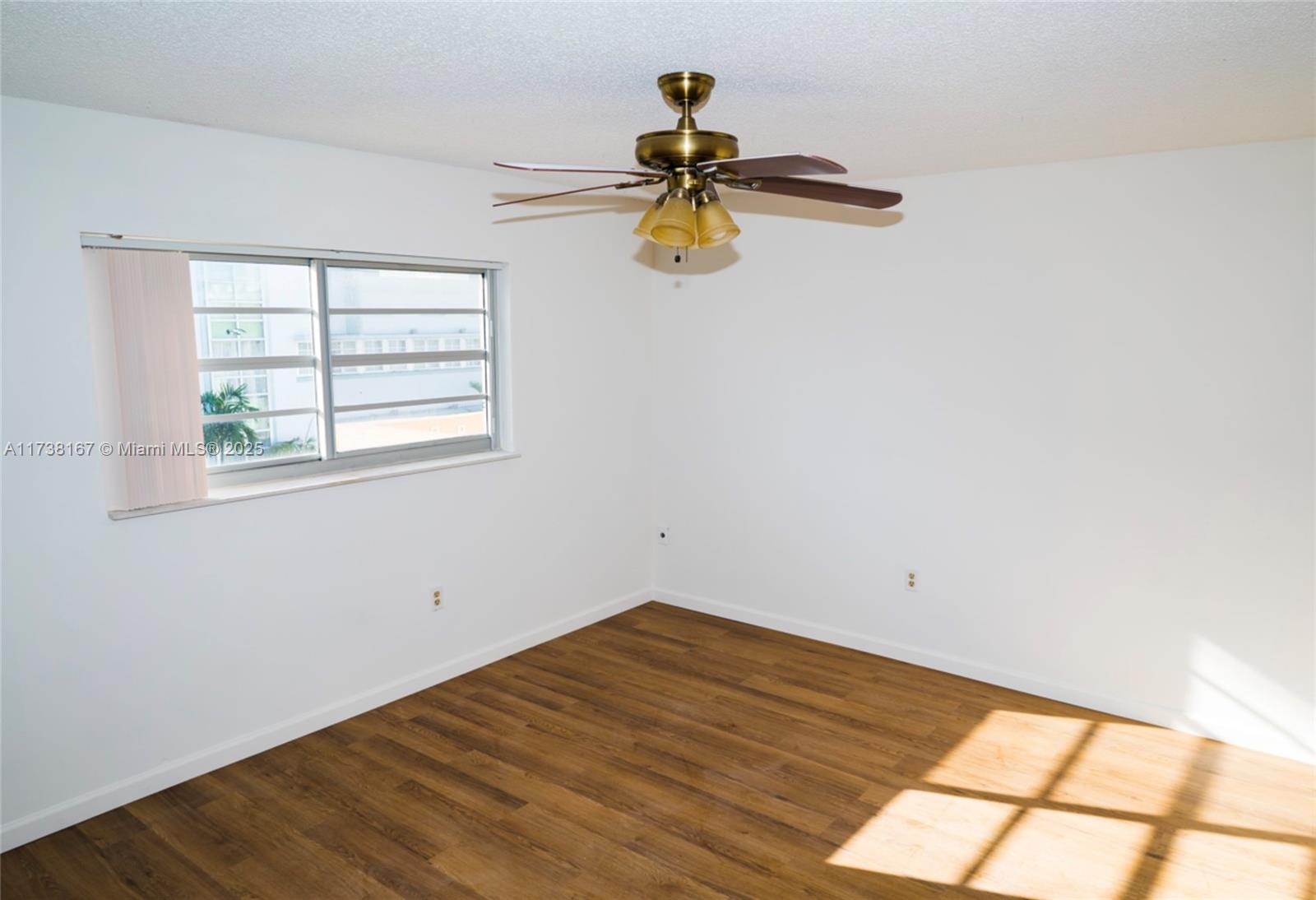 1150 Collins Ave # 405