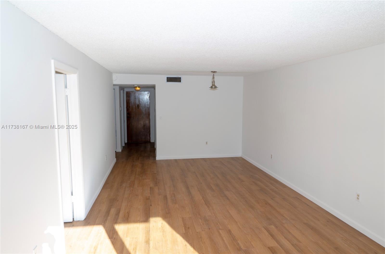 1150 Collins Ave # 405