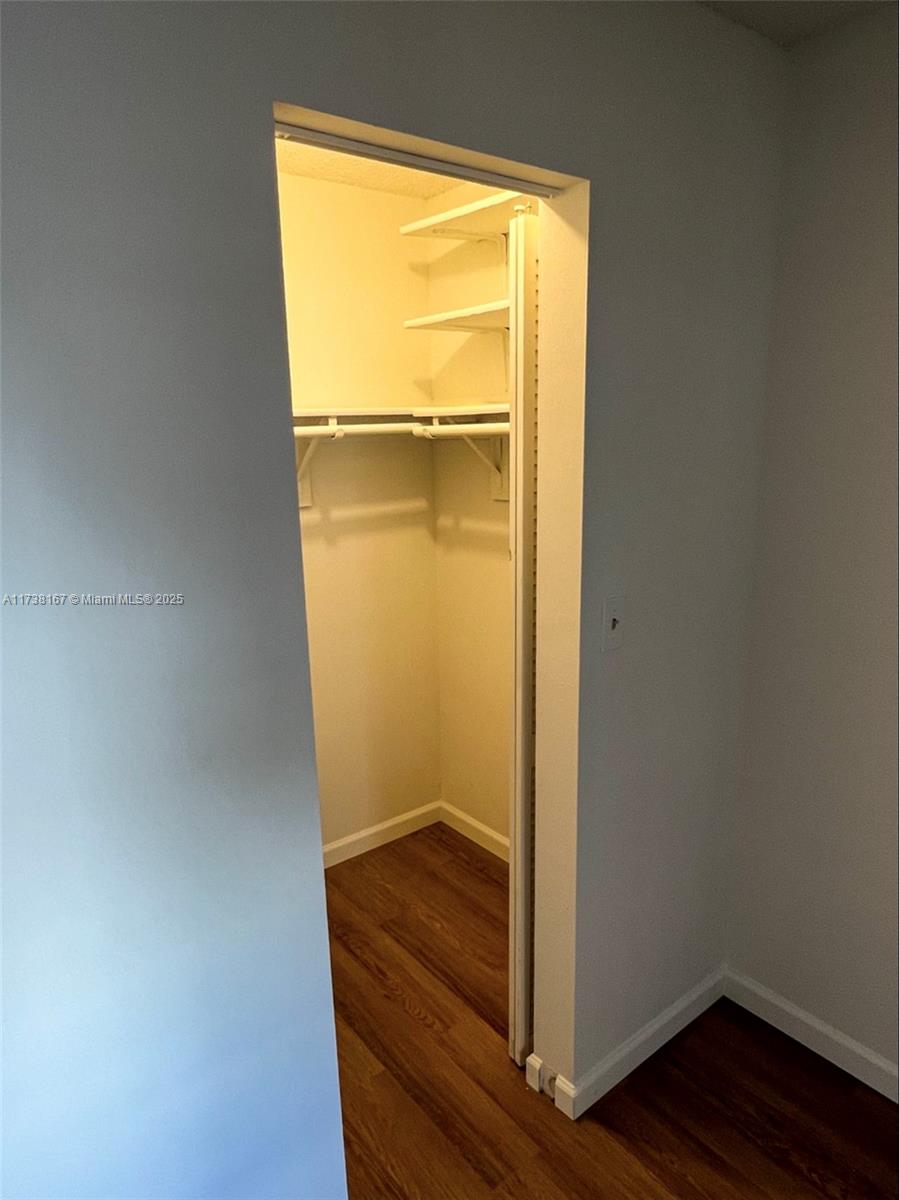 1150 Collins Ave # 405