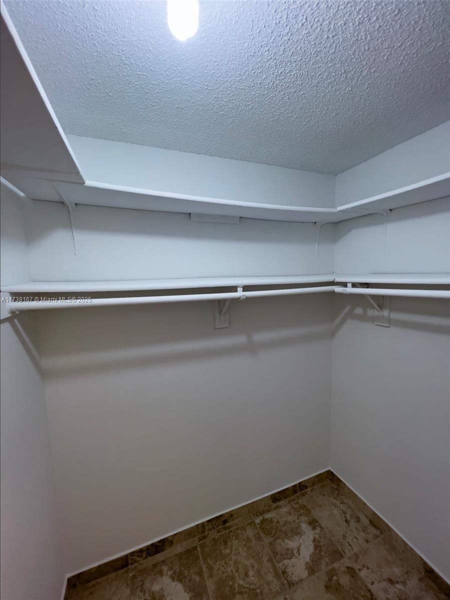1150 Collins Ave # 405