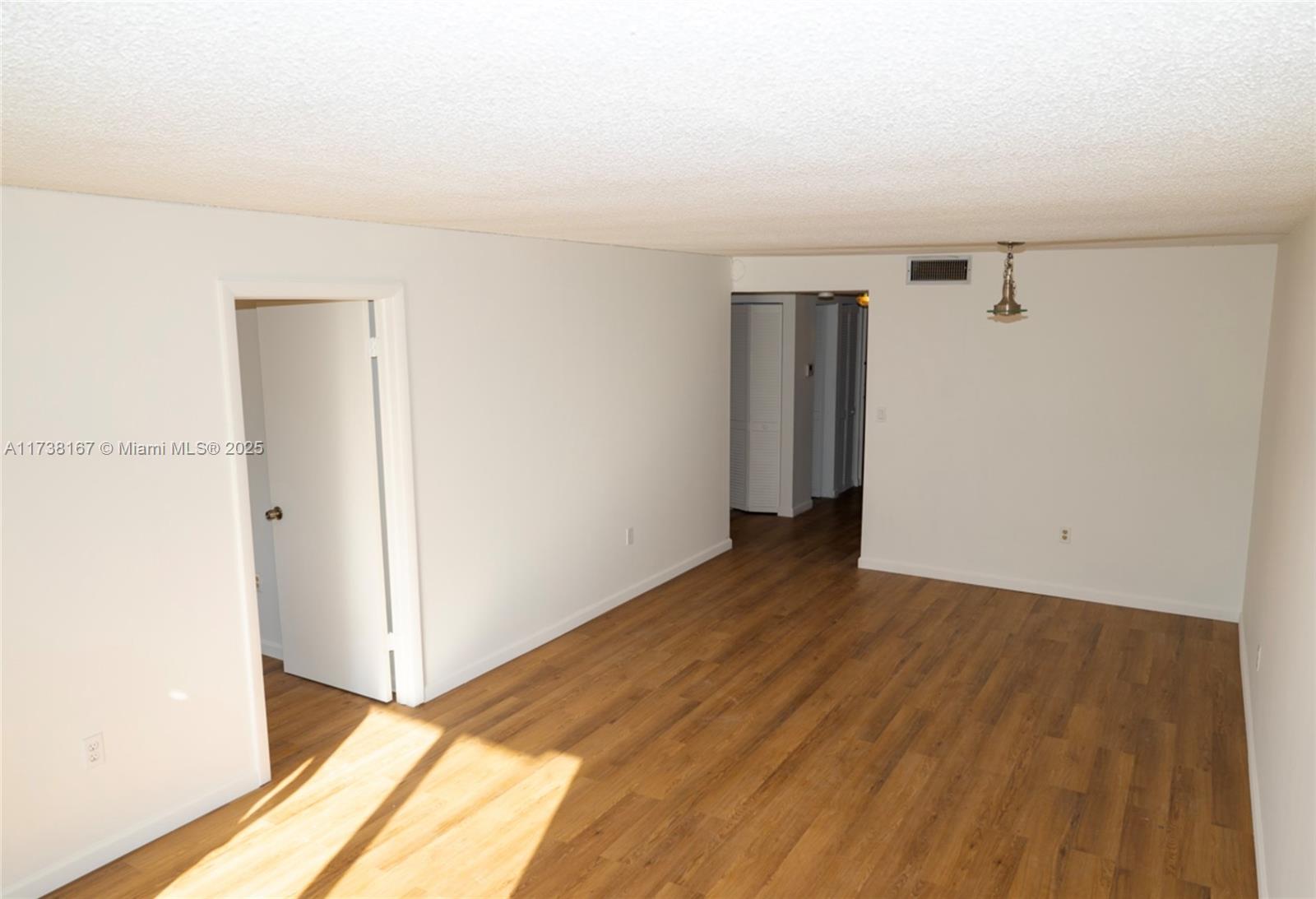 1150 Collins Ave # 405