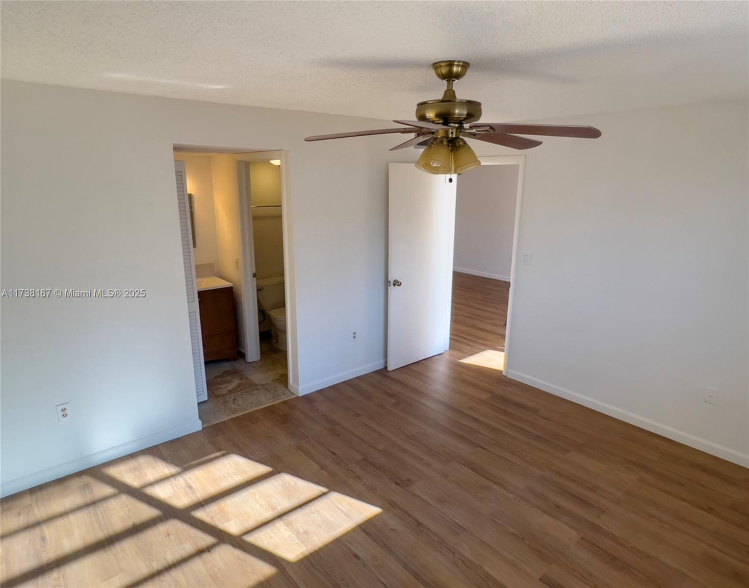 1150 Collins Ave # 405