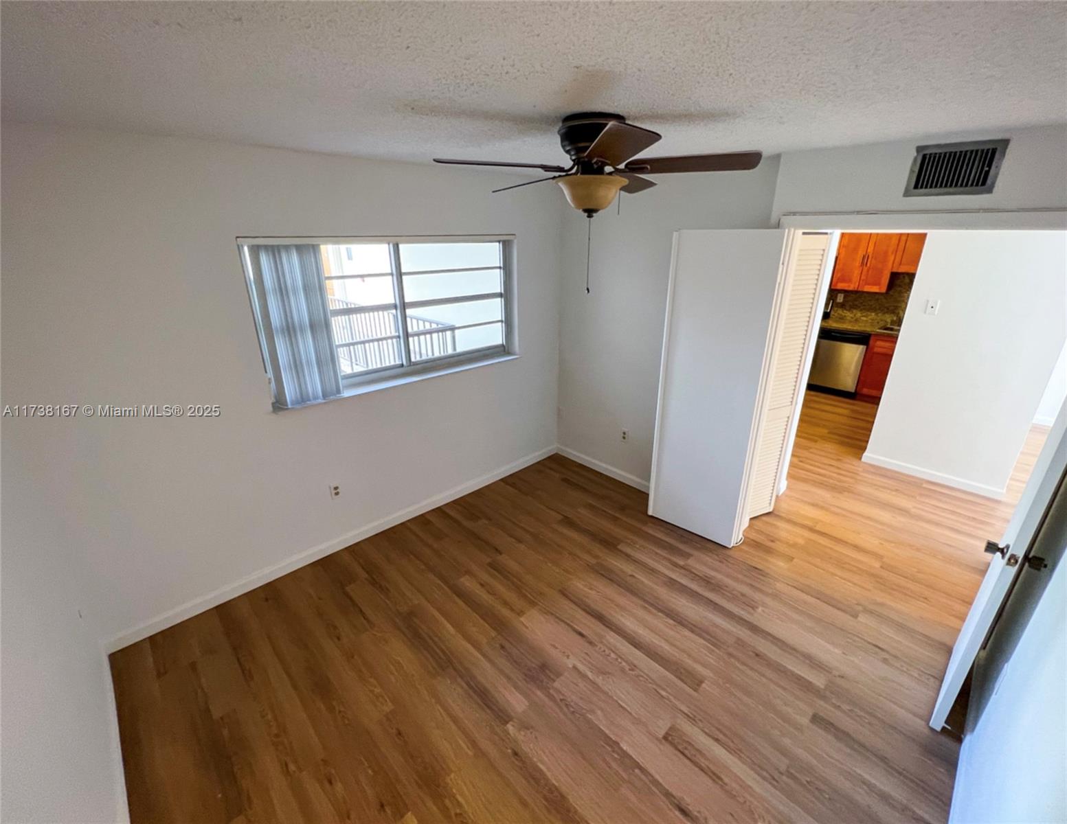 1150 Collins Ave # 405