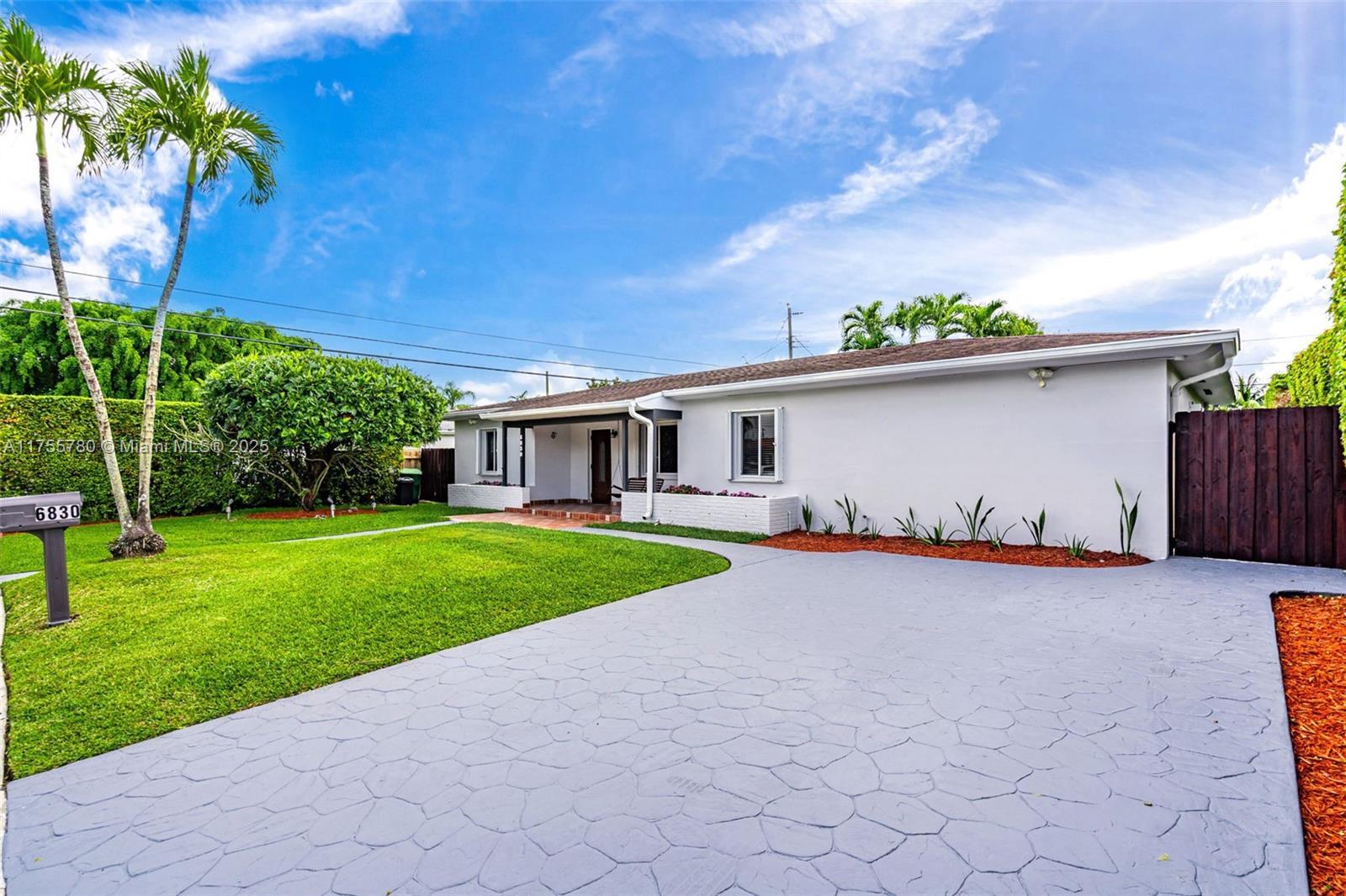 6830 SW 50th Ter